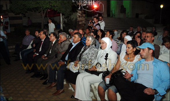 فرفش يعرض أزياء صيف 2008 من دمشق..131