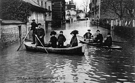  صورة رقم 3 -  فيضانات باريس تعيد الى الذاكرة غرق المدينة شهرا كاملا عام 1910